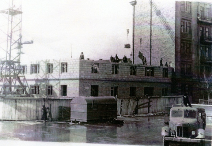 Строительство здания Красноярской краевой конторы Госбанка СССР. 1960 год