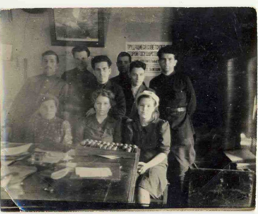 Сотрудники Усть-Камчатского отделения Госбанка СССР, 40-е годы ХХ века