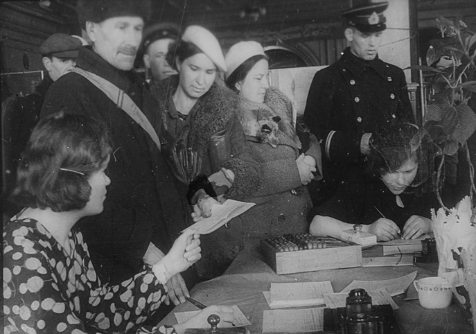 Сбор средств в Фонд обороны страны, 1942 г. (источник: Государственный архив Приморского края)